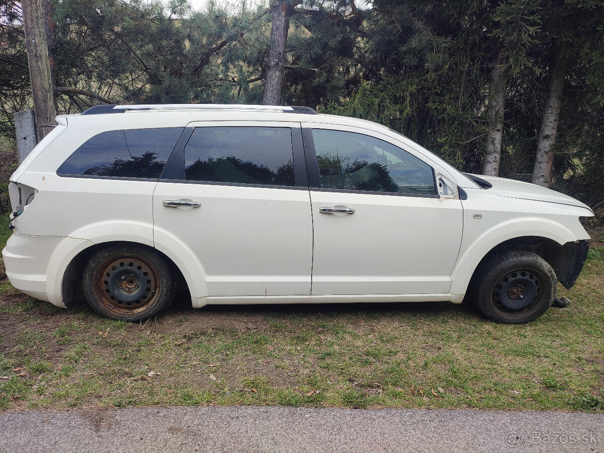 Rozpredám Dodge Journey 2009 2.0L diesel 103kW