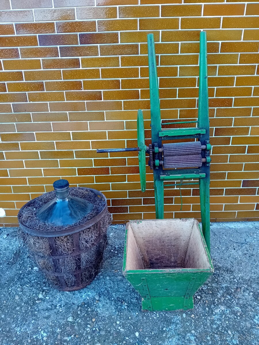 Mlyncek na hrozno,300L kaďu,2 x 50L flase s kosom