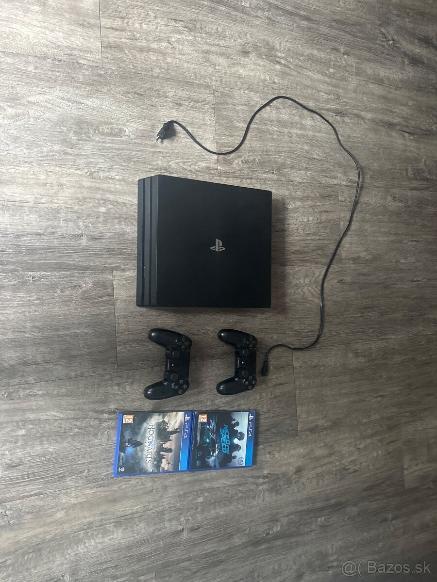 Predám ps4 Pro a dve hry combo