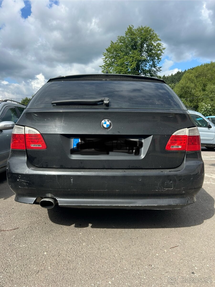Kupim zadný nárazník BMW e61 po facelifte