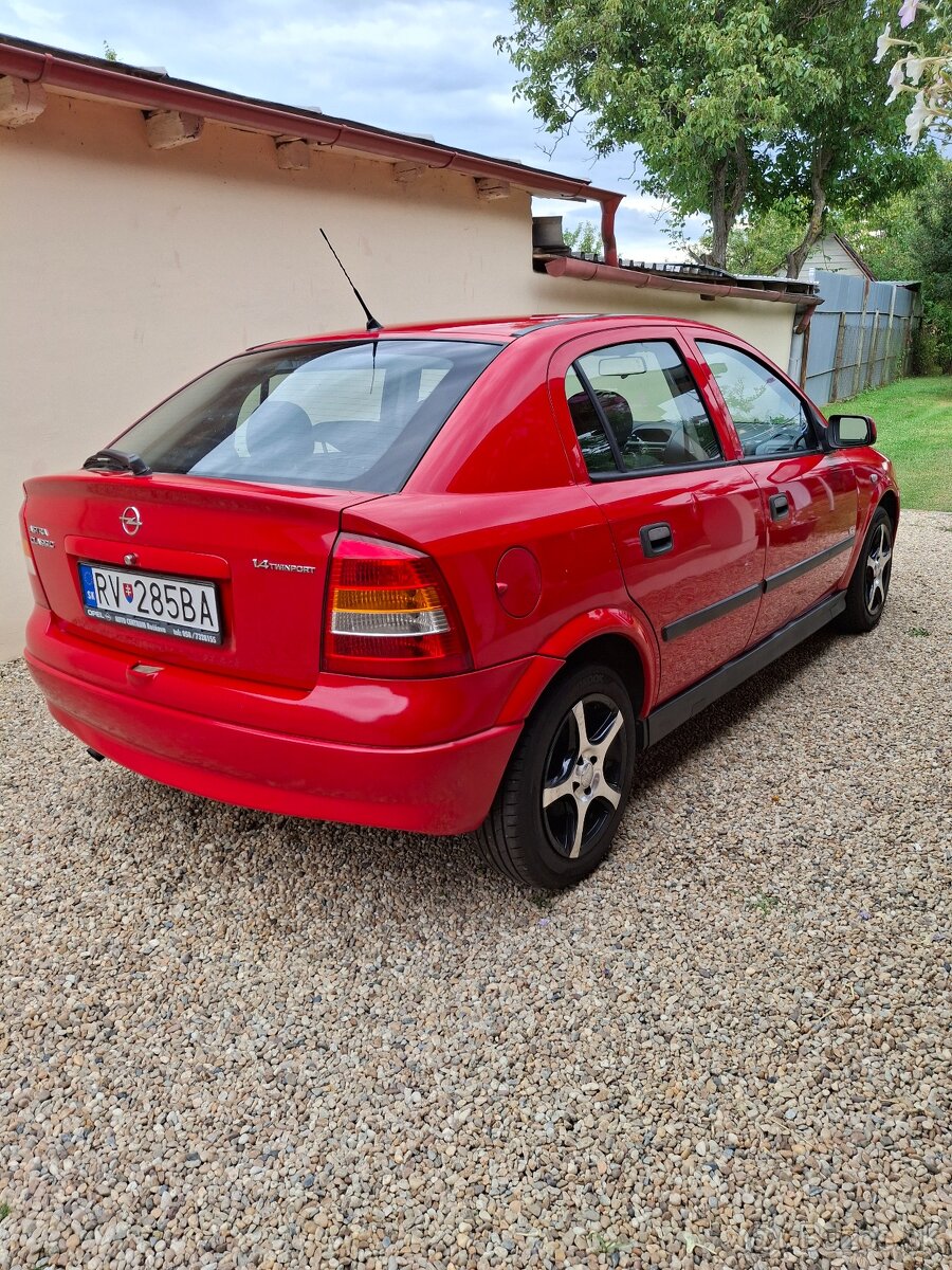 Predám opel astra 2008