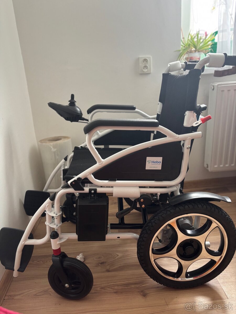 Elektrický invalidný vozík AT52304