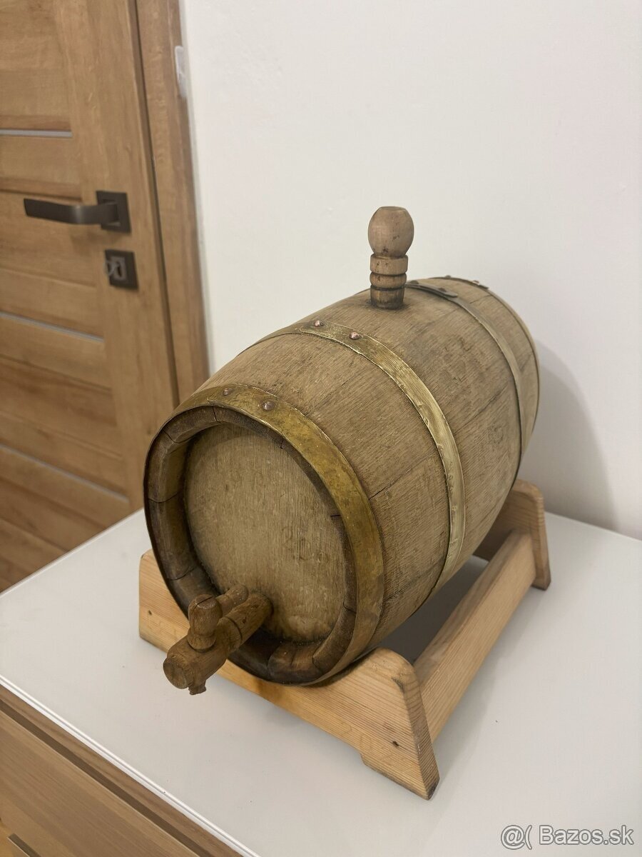 Výhodne predám dubový súdok pre kvalitný alkohol