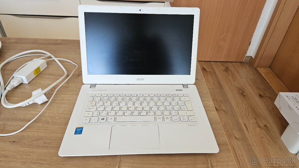 Acer aspire V notebook biely