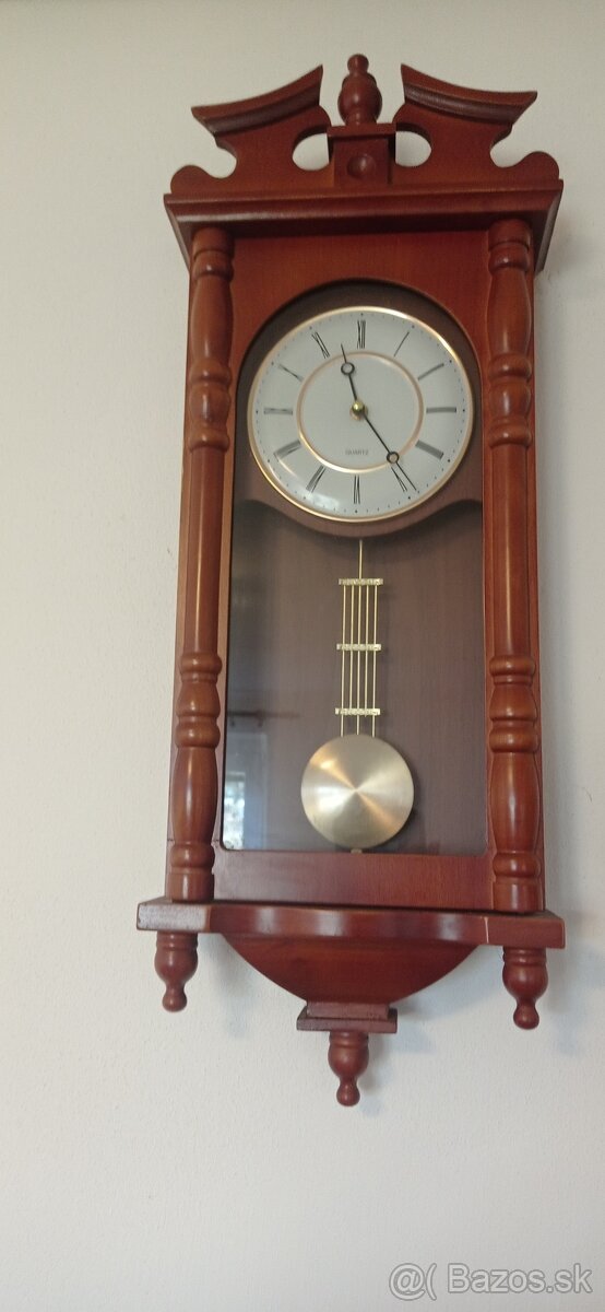 Nástenné kyvadlove hodiny