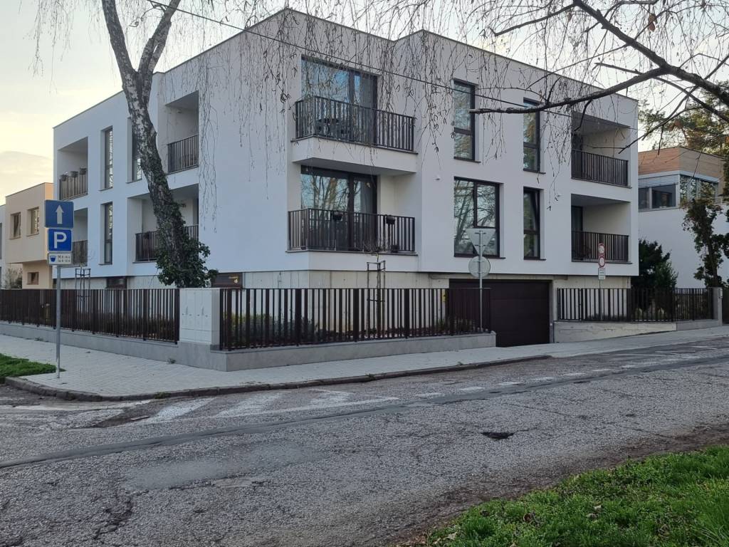 PRENÁJOM - Nový 4-izbový byt v tichom prostredí - Nitra, Cen