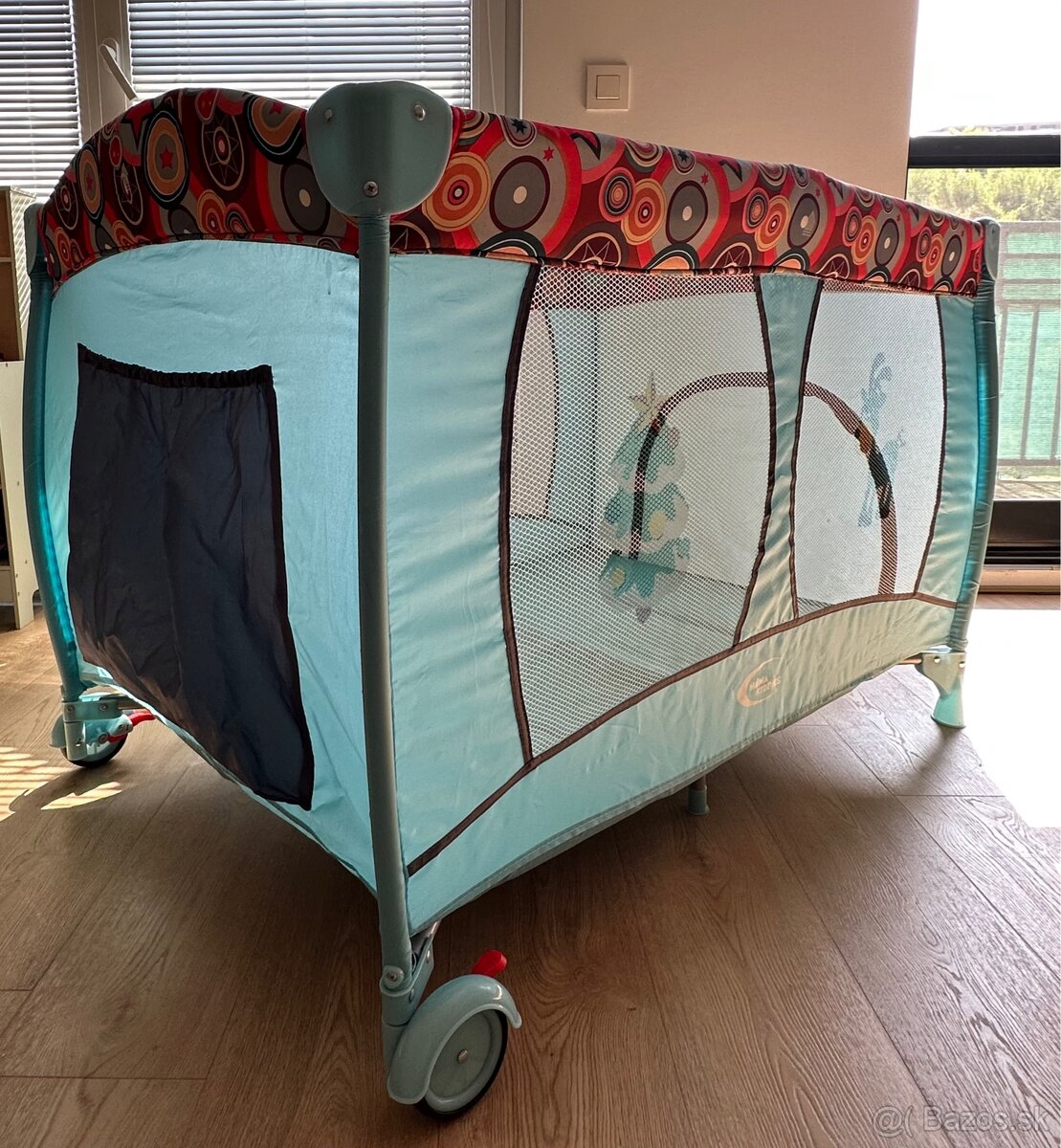 Skladacia cestovná postieľka