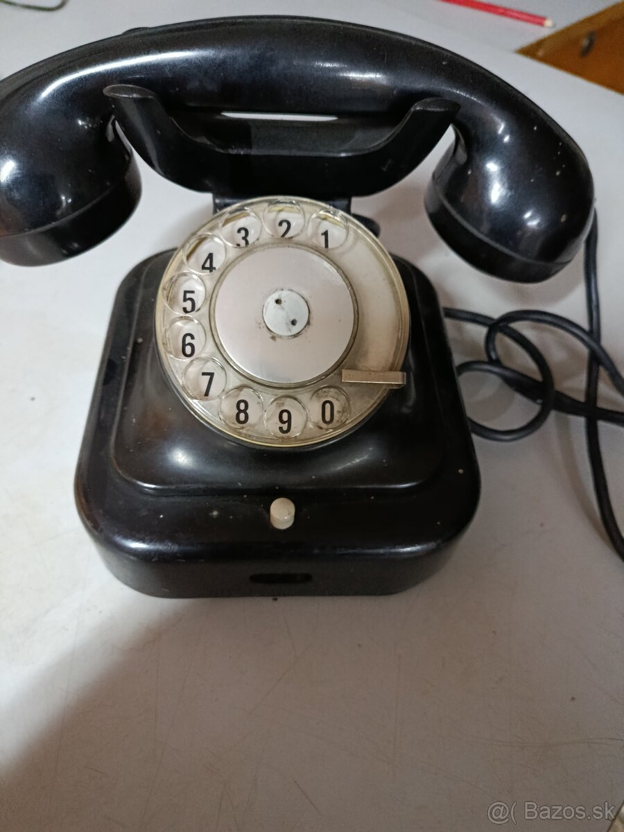 Starý telefón