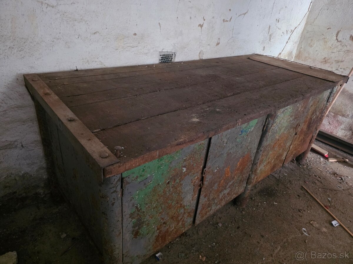 Pracovný stôl-ponk