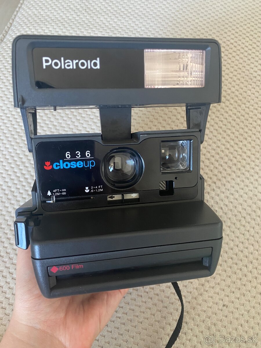 polaroid 600 camera close up