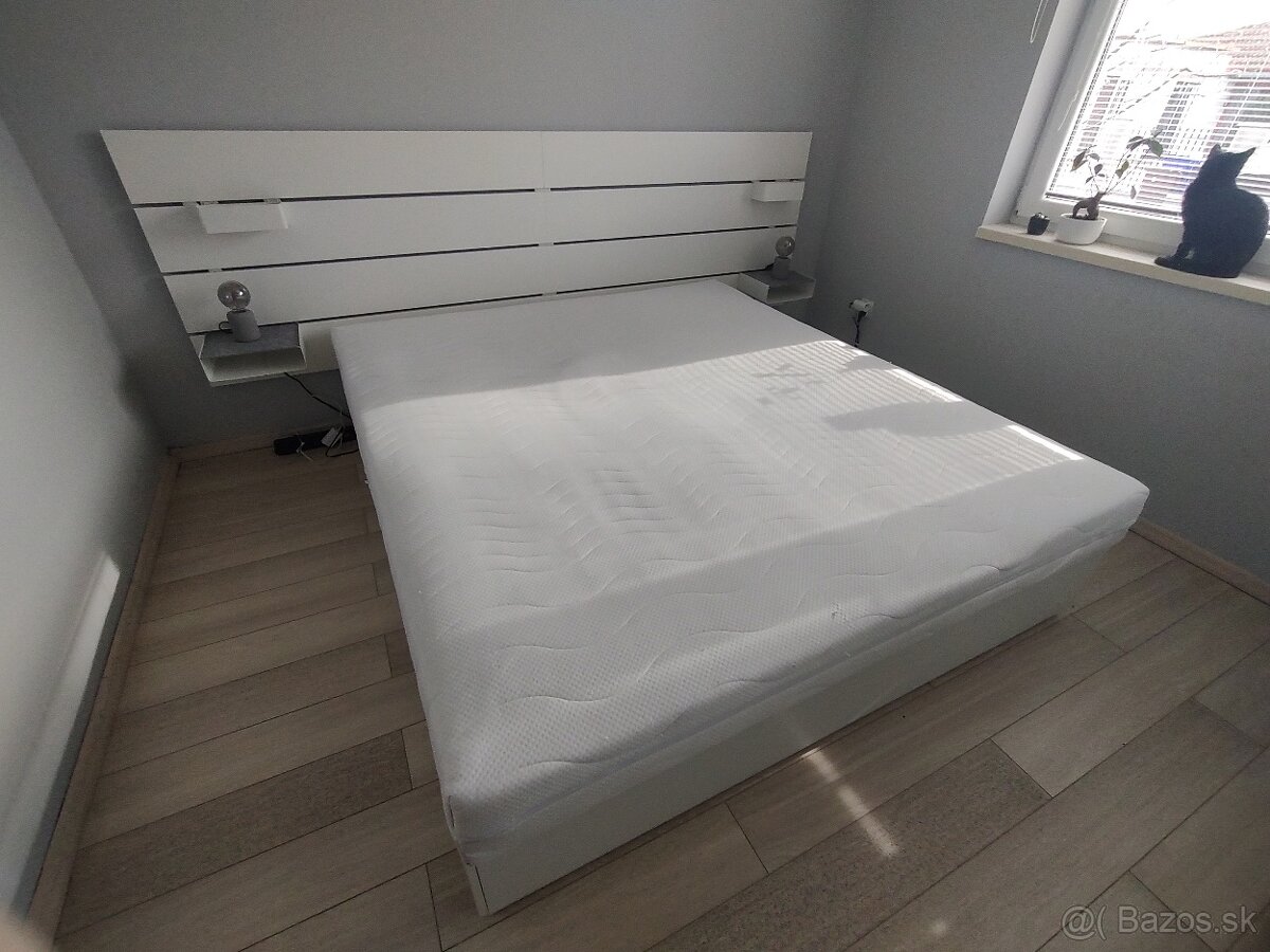 Biela postel NORDLI IKEA 180x200 + matrac