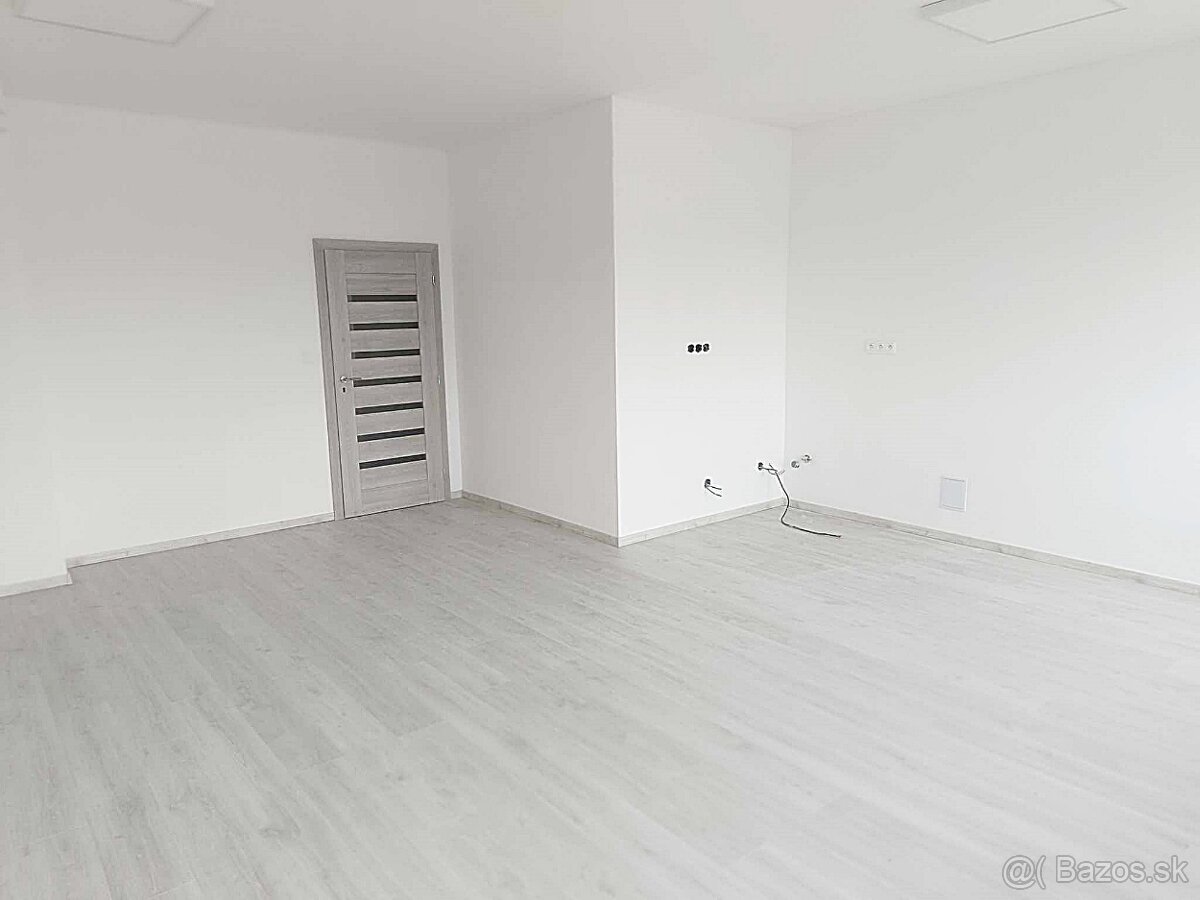 Na prenájom kancelária s kuchynkou centrum Banská Bystrica