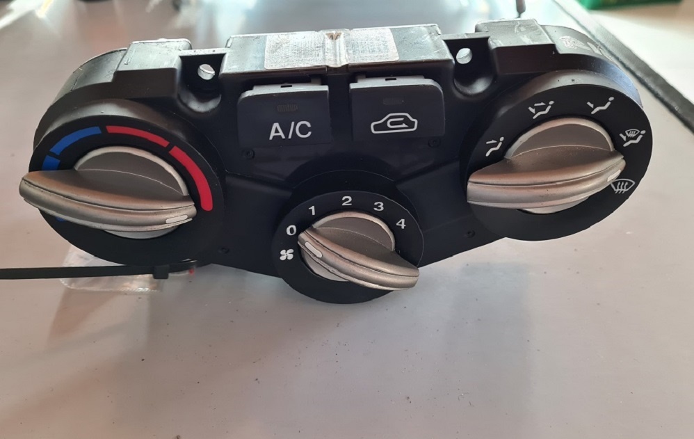 Ovládanie kúrenia Kia Rio II 1G450PH