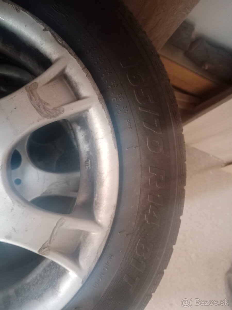 Predám elektroni z pneumatikami