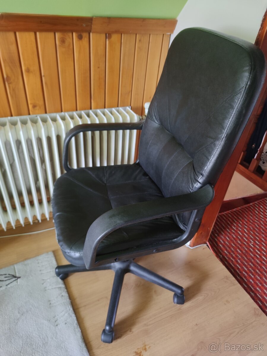 Kožené kreslo