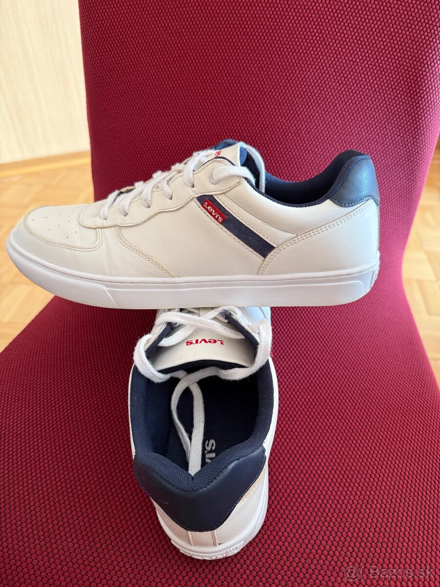 Predam LEVIS tenisky.