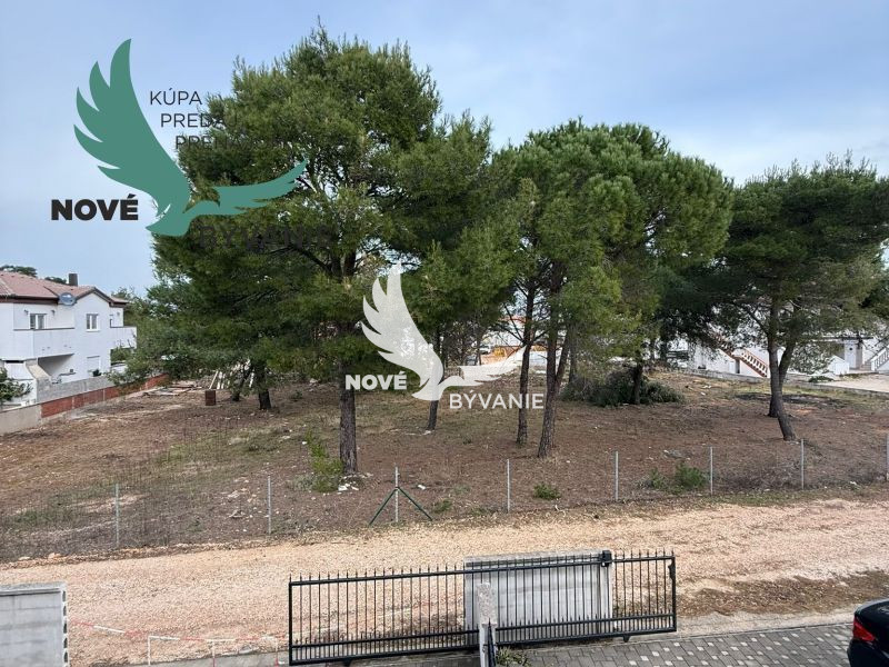 Apartmán s dvorom 300m od mora v Chorvátsku na ostrove Vir