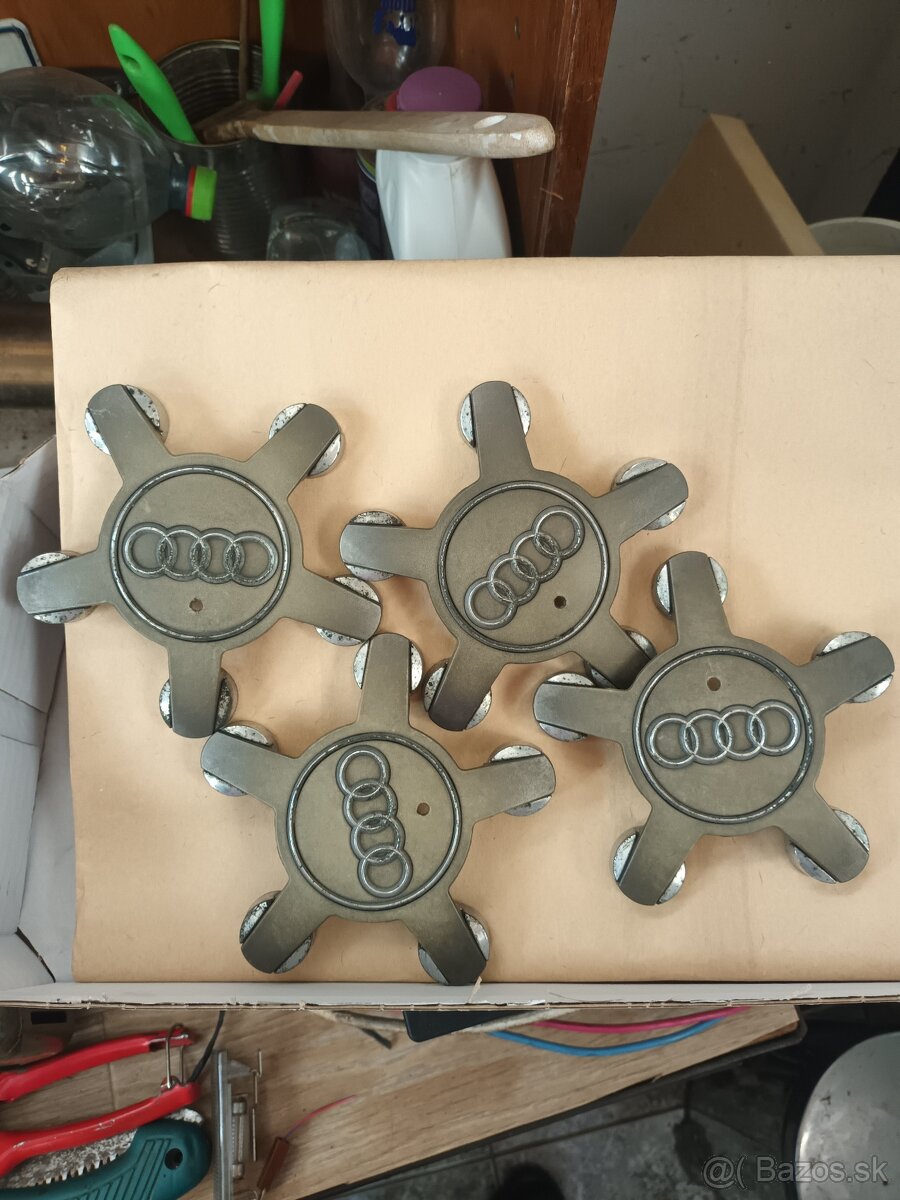 AUDI Stredové puklicky kolies 135mm