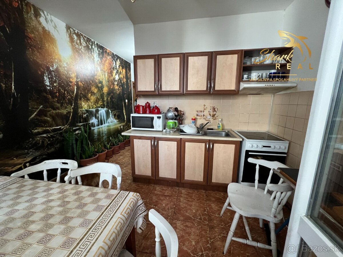 ZNÍŽENÁ CENA - Veľký 2 izbový byt na sídlisku Juh / Nové Zám