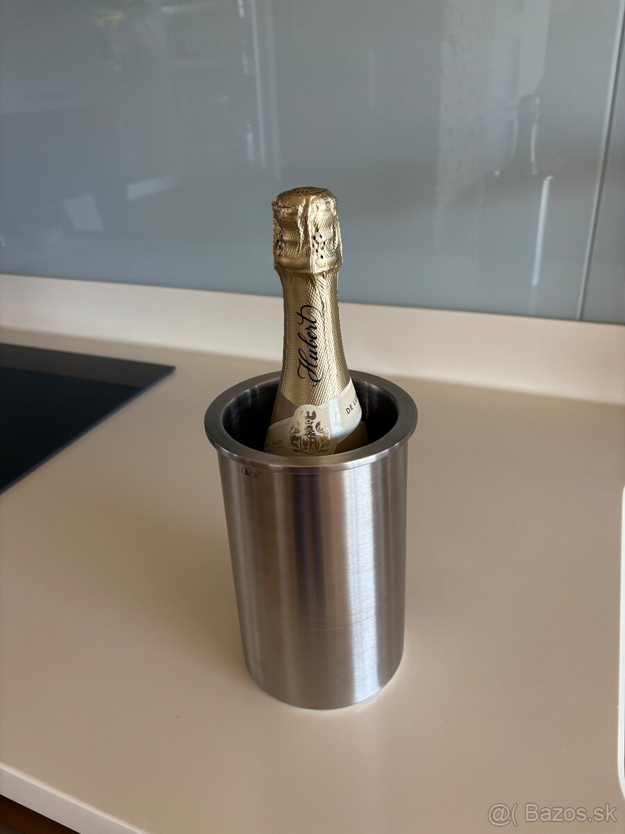 Termo nádobu na chladenie vina