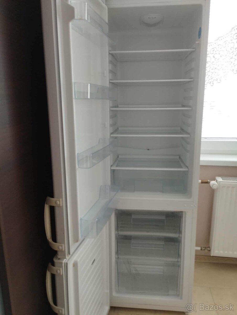 Chladnička s mrazničkou Amica