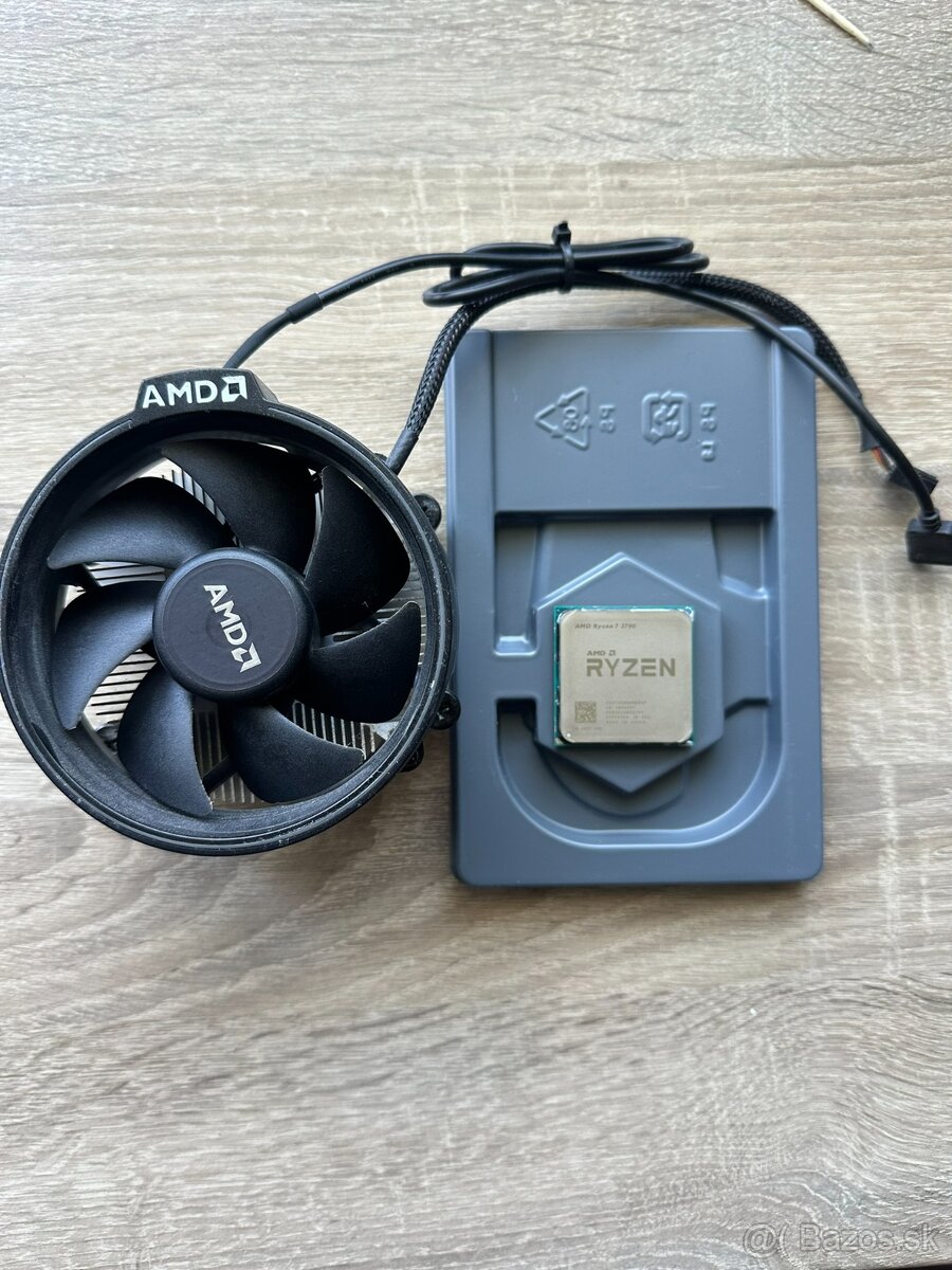 AMD Ryzen 7 2700 + chladič