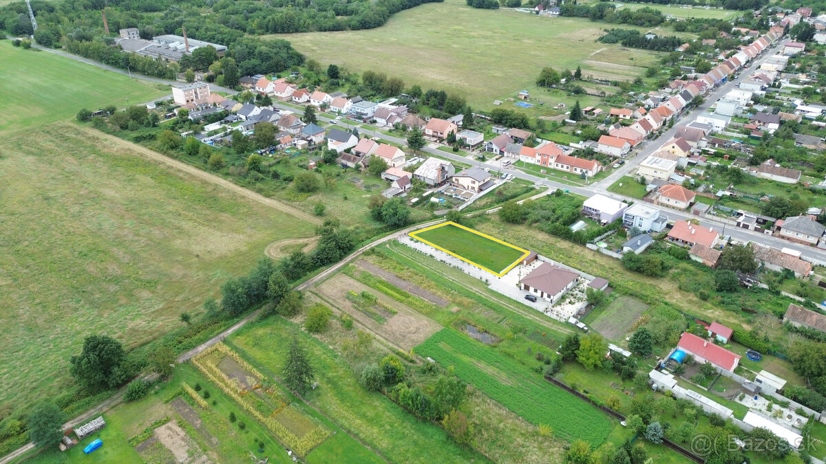 PREDAJ POZEMKU / Borský Svätý Jur