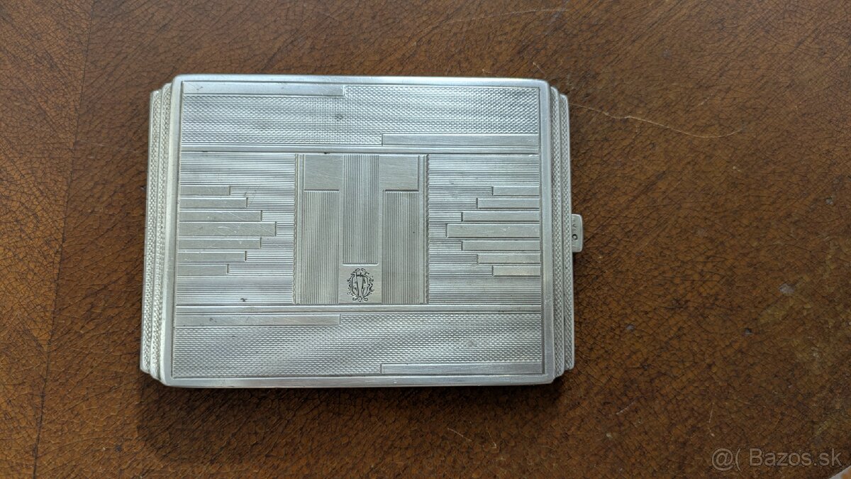 Strieborné puzdro na cigarety