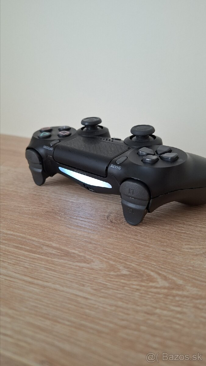Ovládač PS4