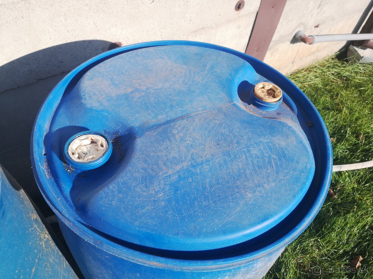 Predám Plastový Sud 220.Litrový su z PHM(nafta)