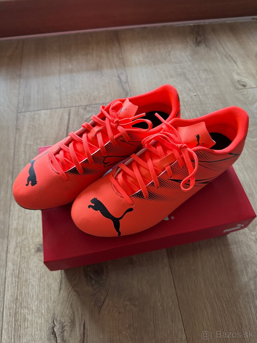 Nove kopacky Puma Attacanto velkost 41