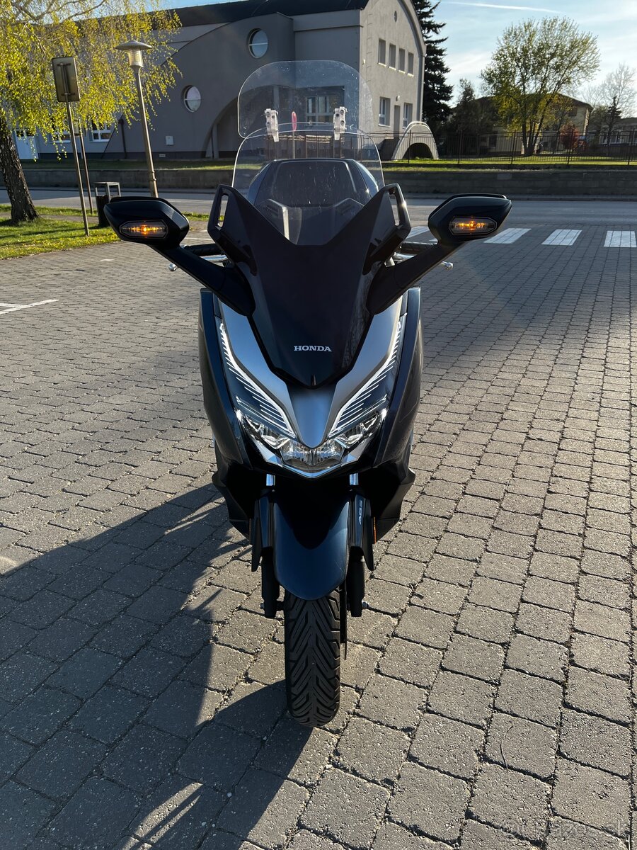 Na predaj Honda Forza 300