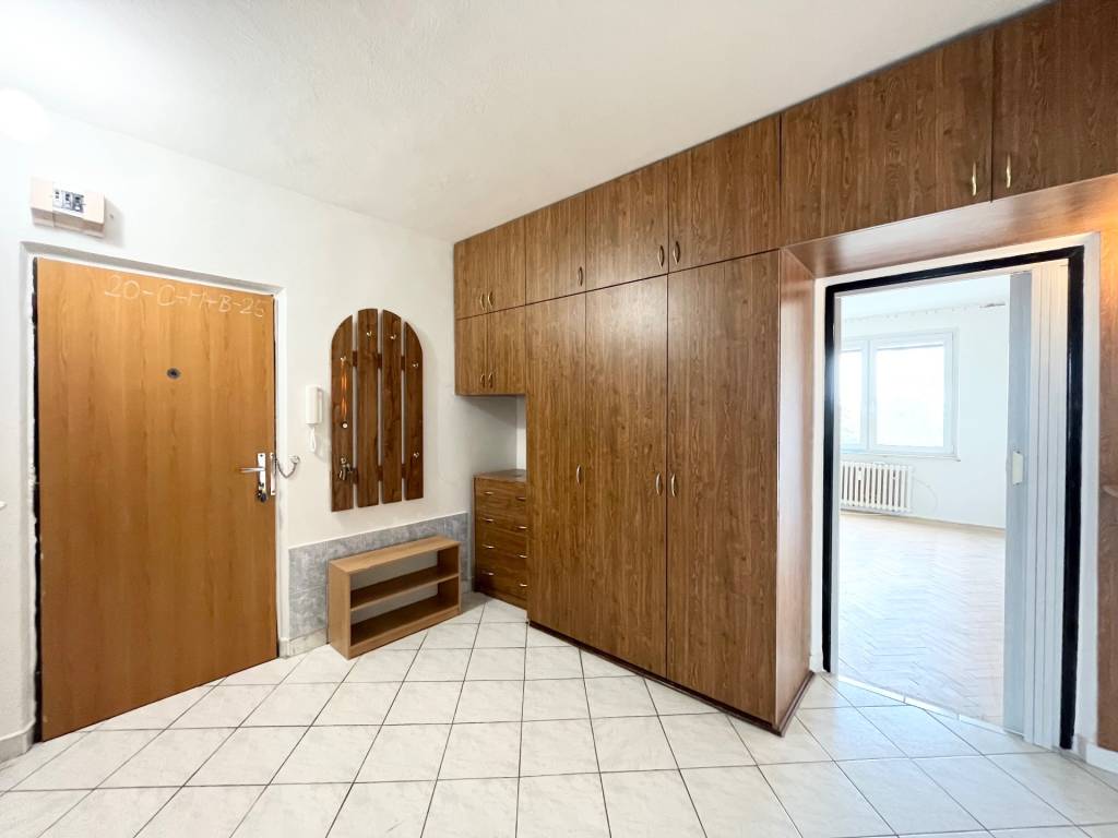 Na predaj slnečný 2-izb. byt Dubnica nad Váhom, Centrum I