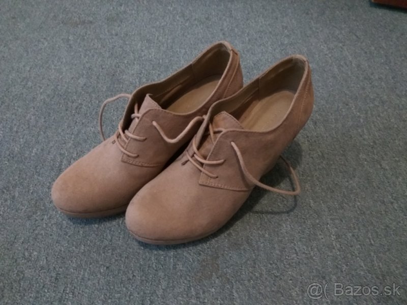 béžové kotníkové topánky v.40