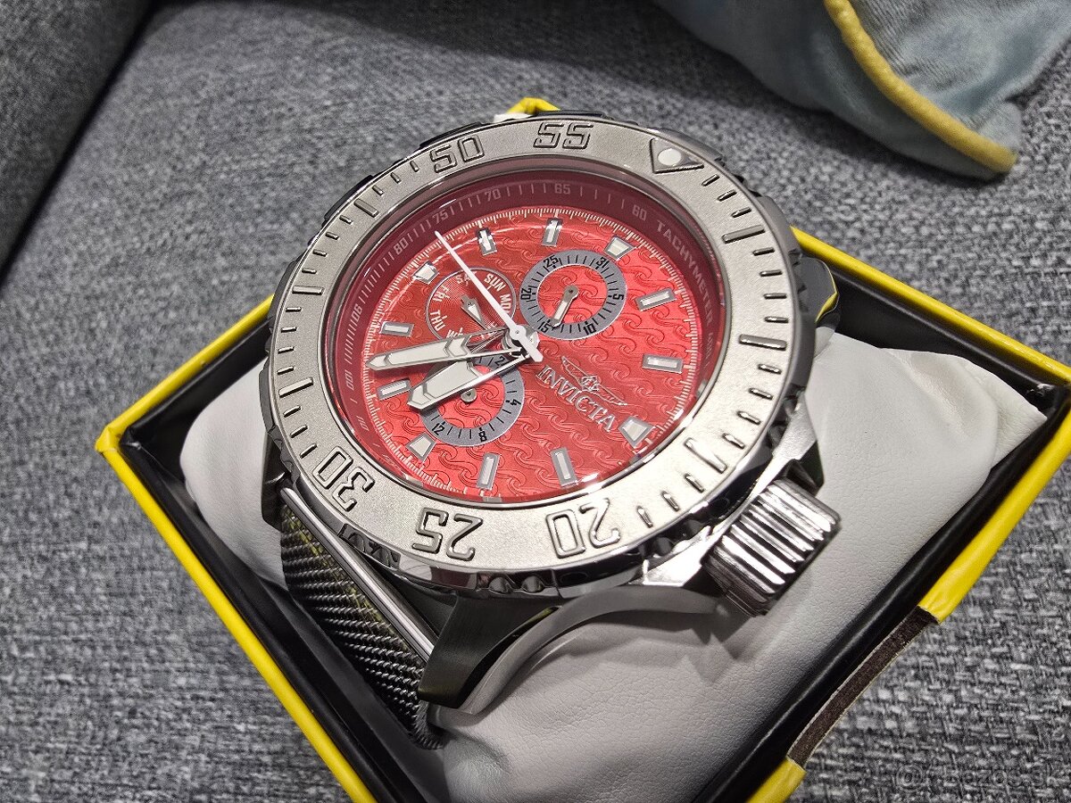 Invicta Red Vintage 50mm