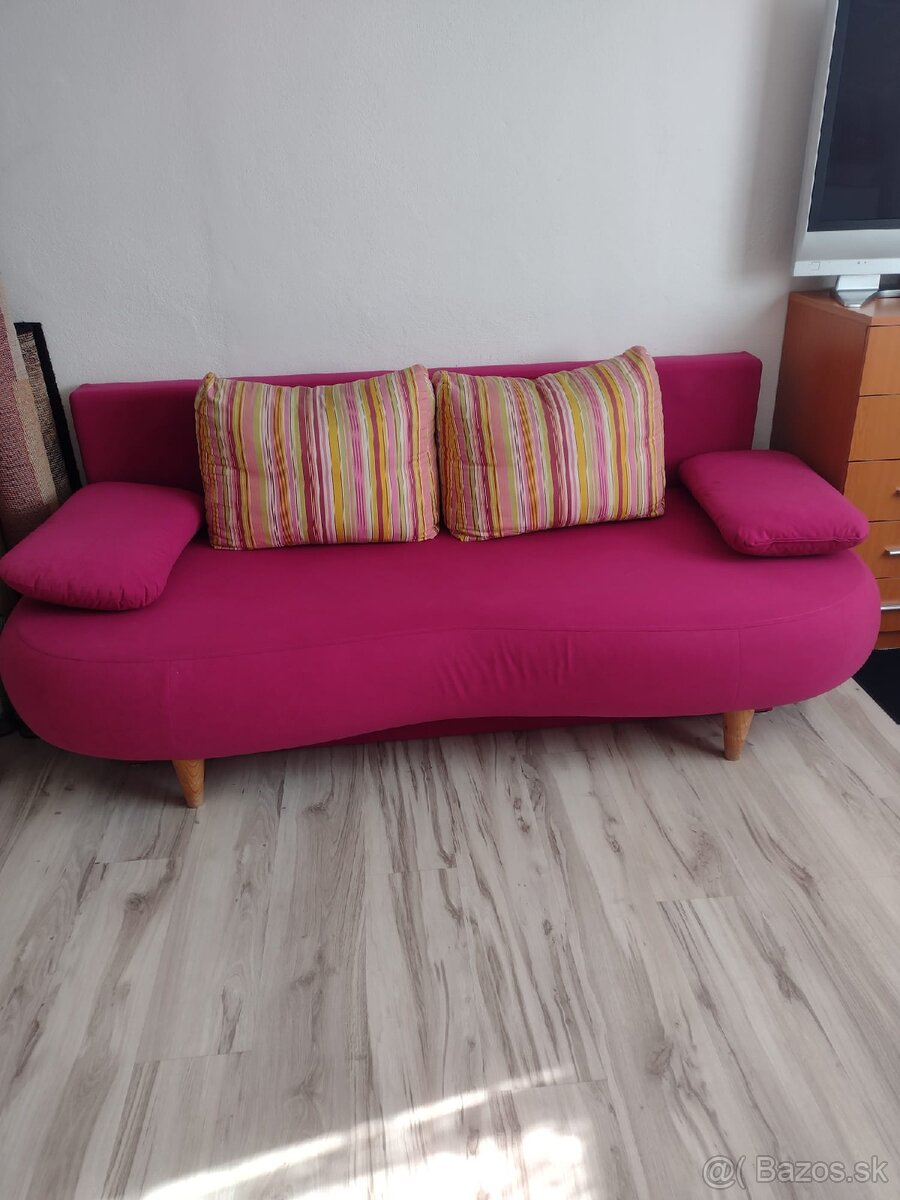 Rozkladacia zanovna ružová sedačka