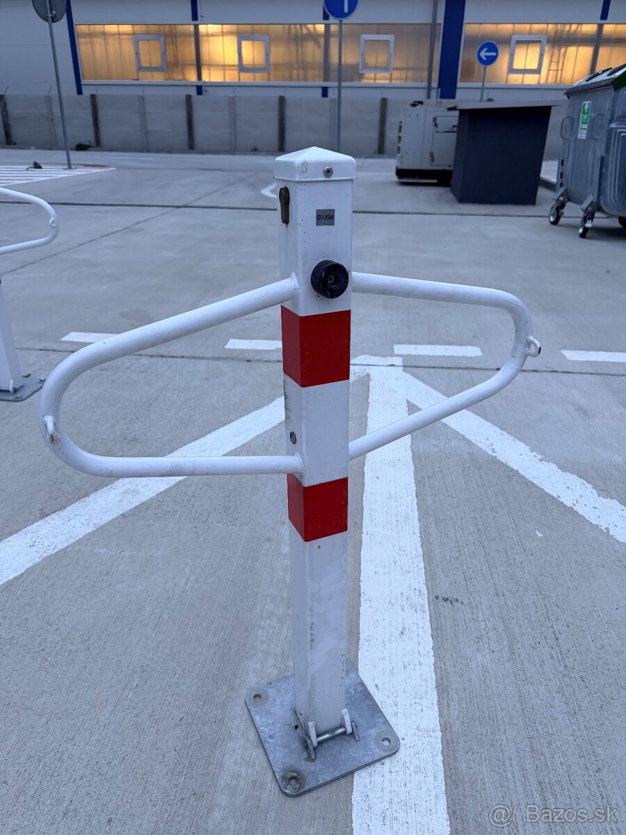 Parkovacia zábrana s klúčom