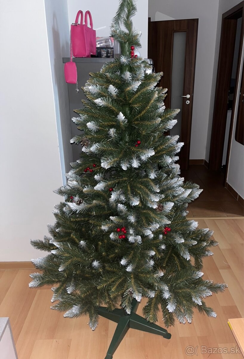 UMELÝ 3D VIANOČNÝ STROMČEK BOROVICA S JARABINOU 170cm