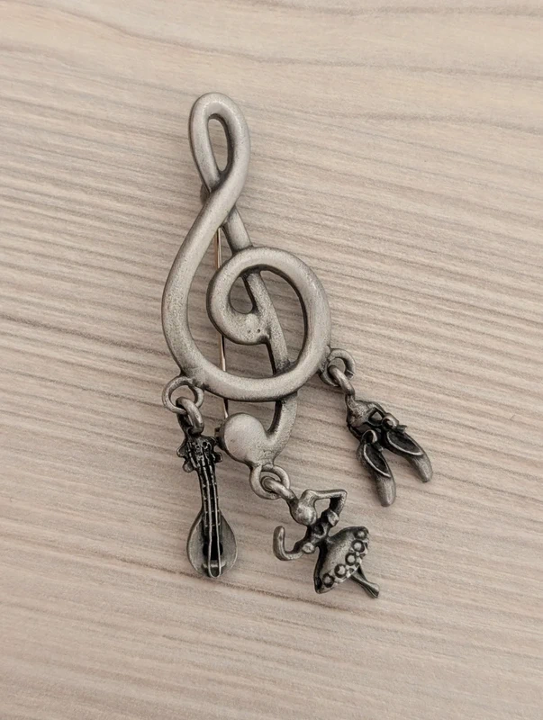 Vintage Hudobná brošňa – husľový kľúč / strieborný dizajn em