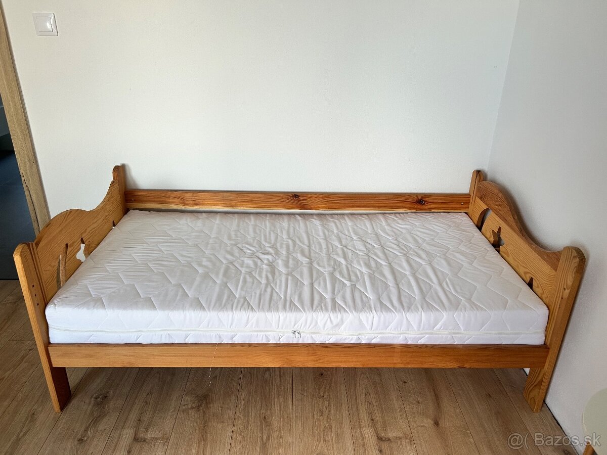 Detska posteľ so zábranou