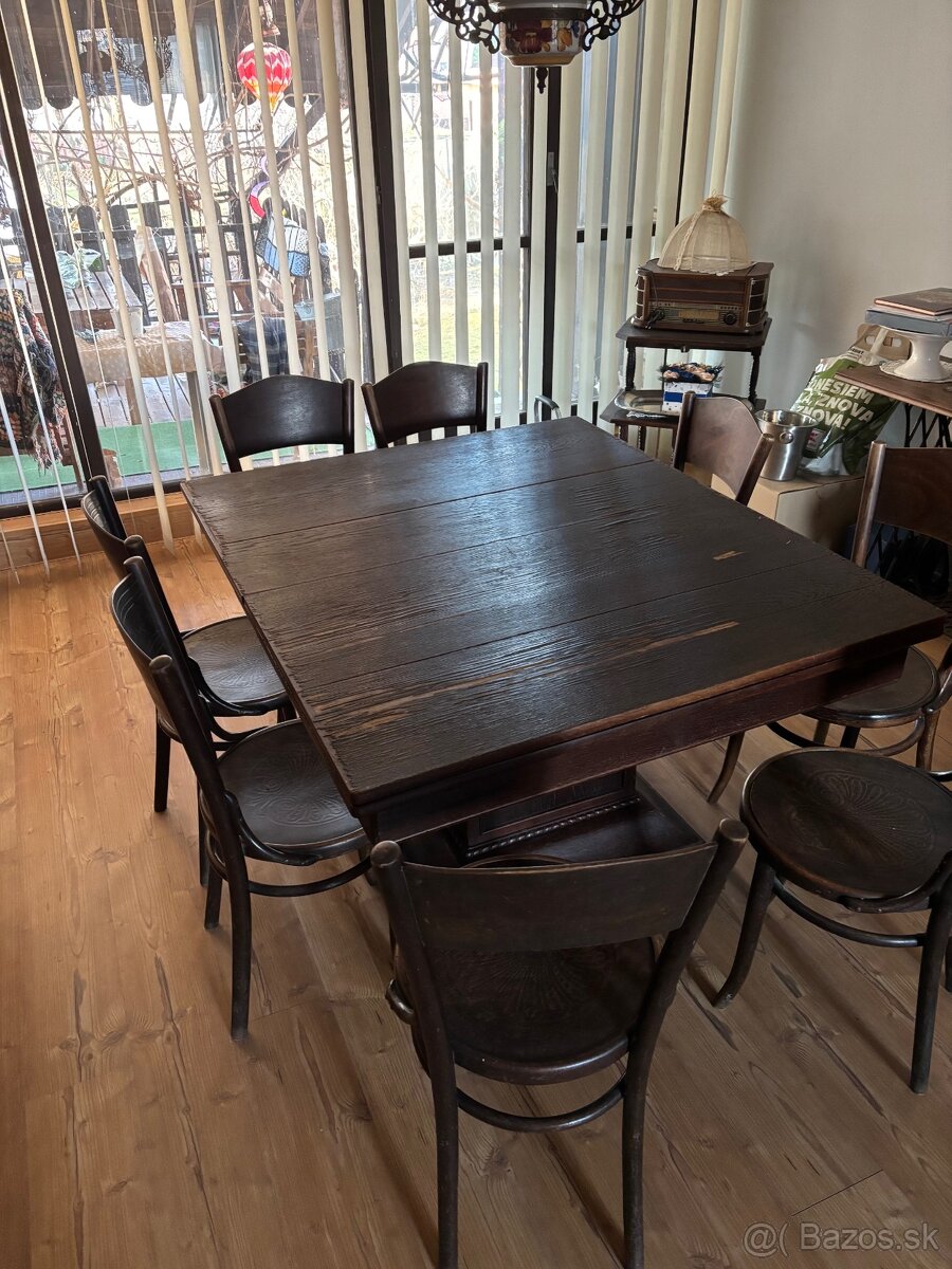 Starozitny jedalensky stol