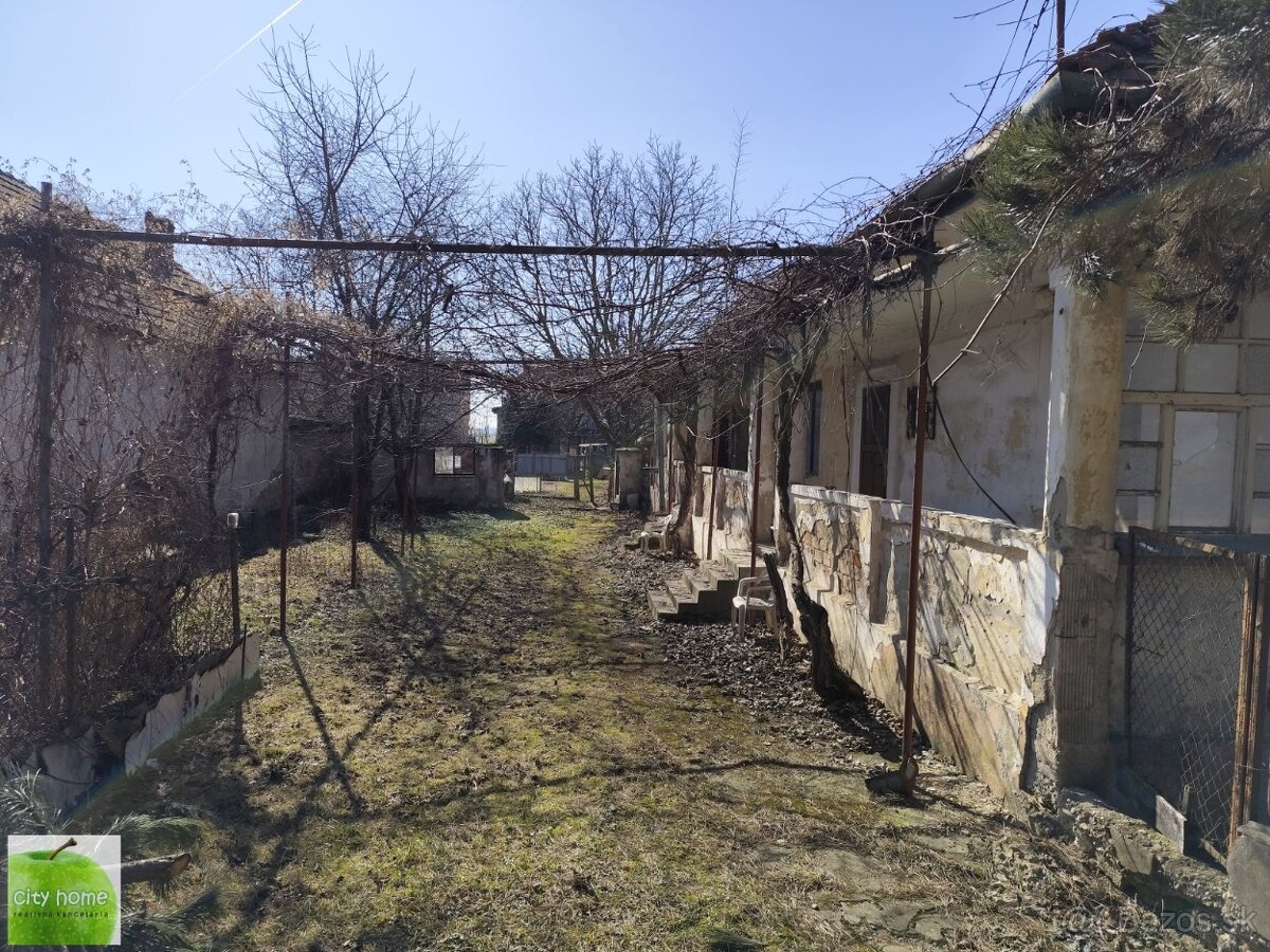 Zdoba, pekný rovinatý pozemok, 815m2 v obci