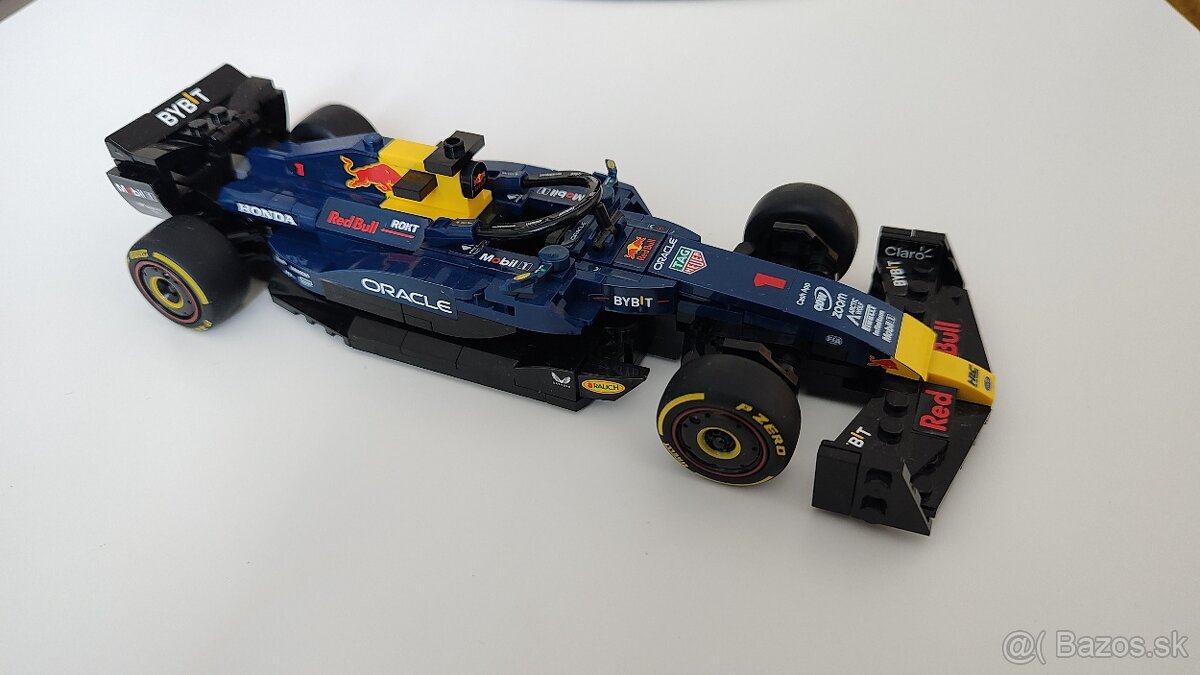 Red Bull RB19 stavebnice F1