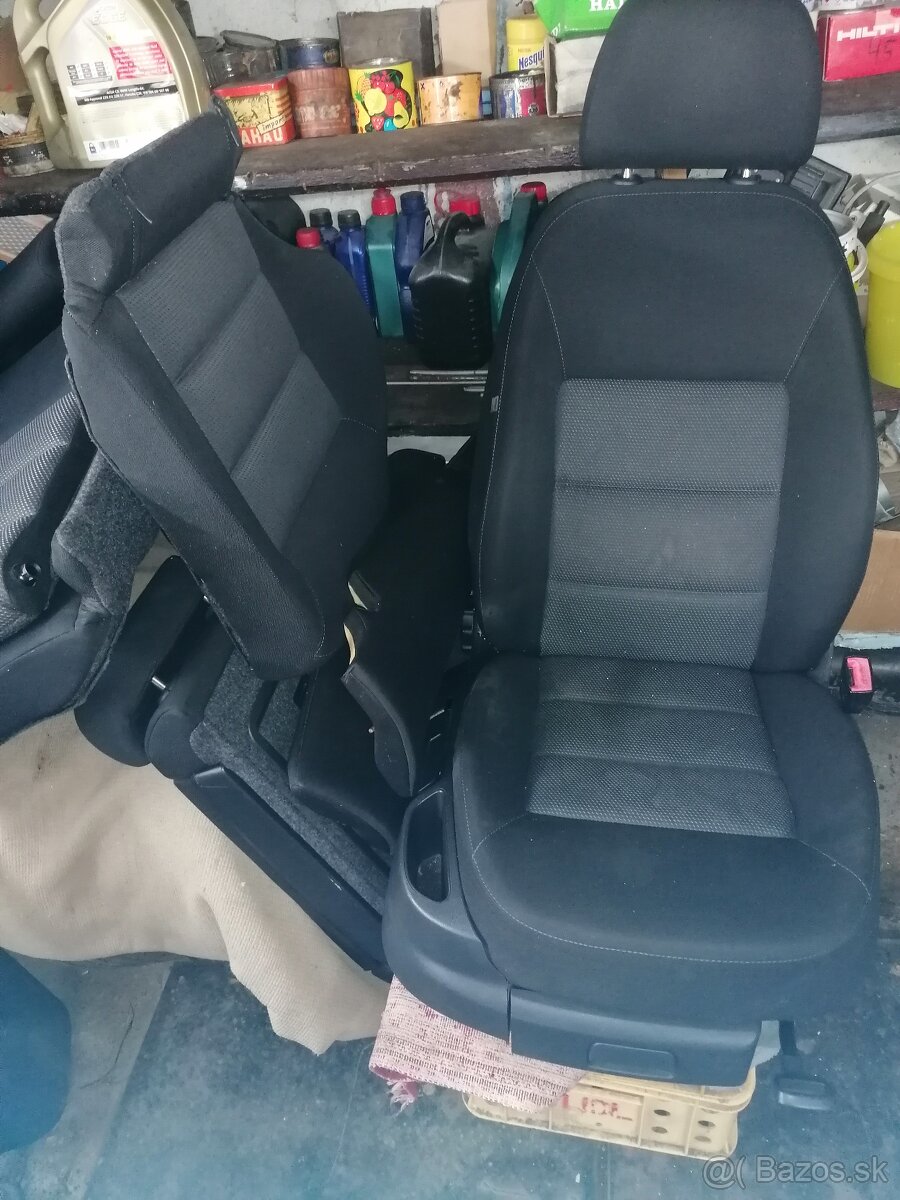 Predám sedačky octavia 2 com