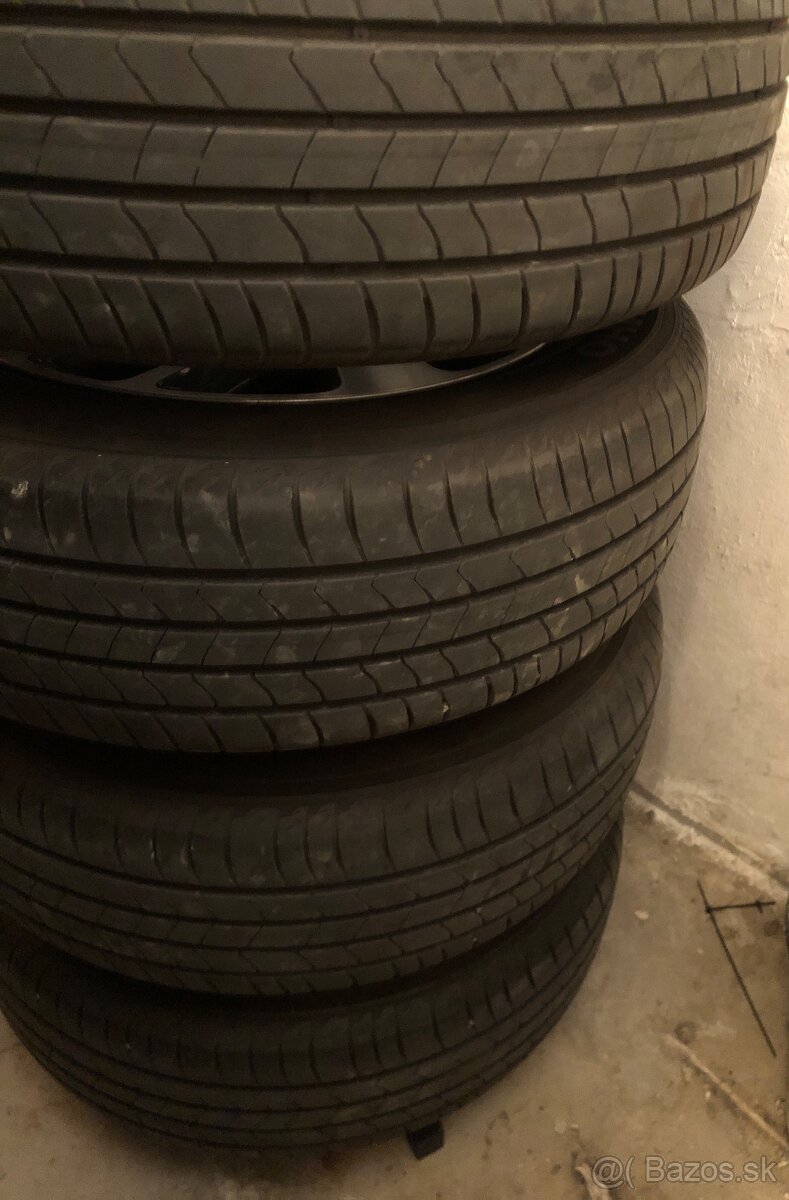 215/60r17 96 H KUMHO dot 3721