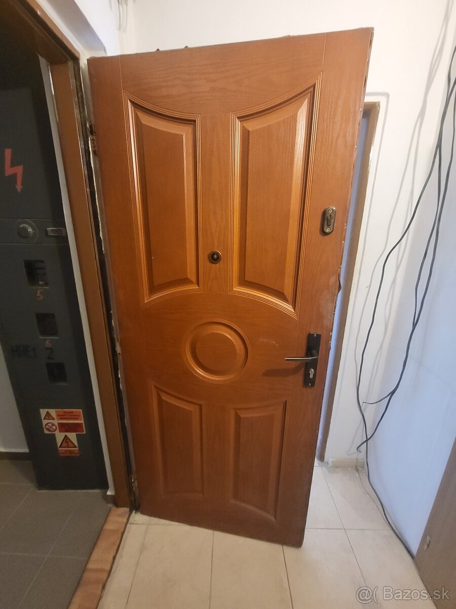 PREDÁM DVERE 60,70,80
