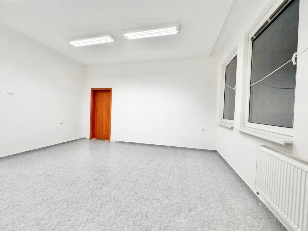 Na prenájom kancelársky priestor 22 m2 v priemyselnej zóne v