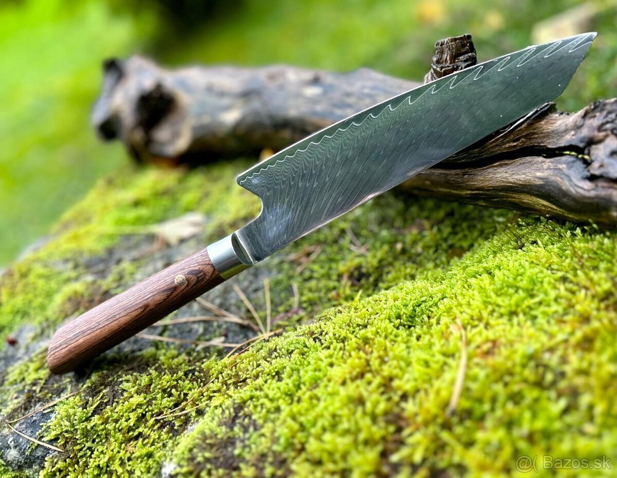 Kiritsuke 8" damaškový nôž šéfkuchára.