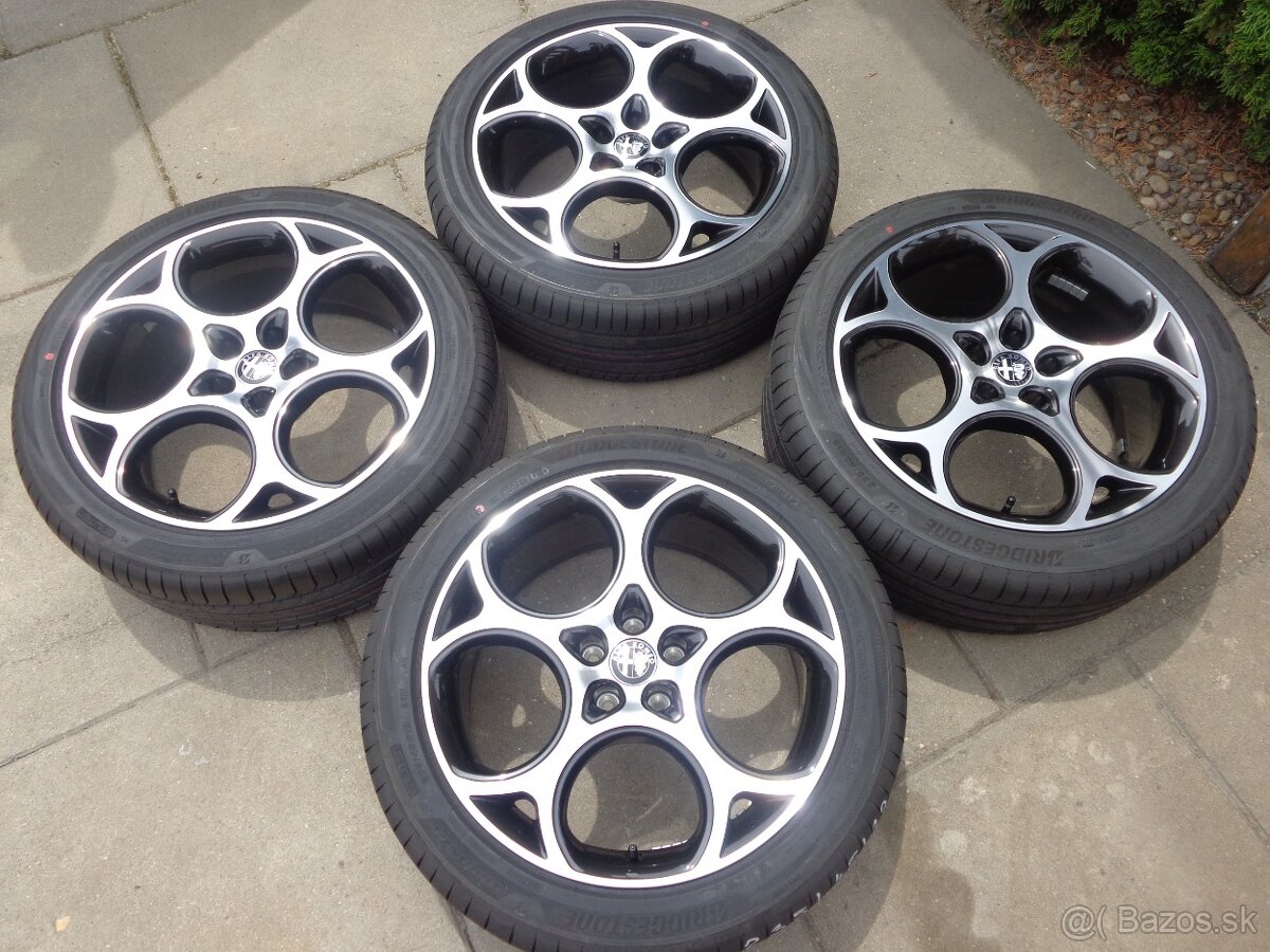 Alfa Romeo Tonale nova original letna sada kolies R19