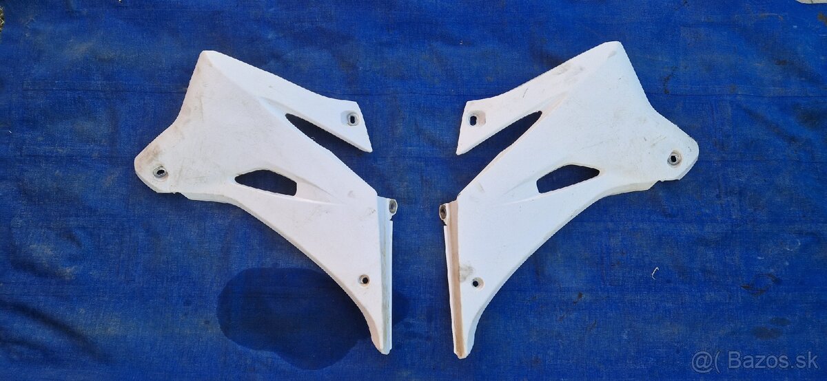 Yamaha YZ250F YZF250 nadrz, plasty, sedlo